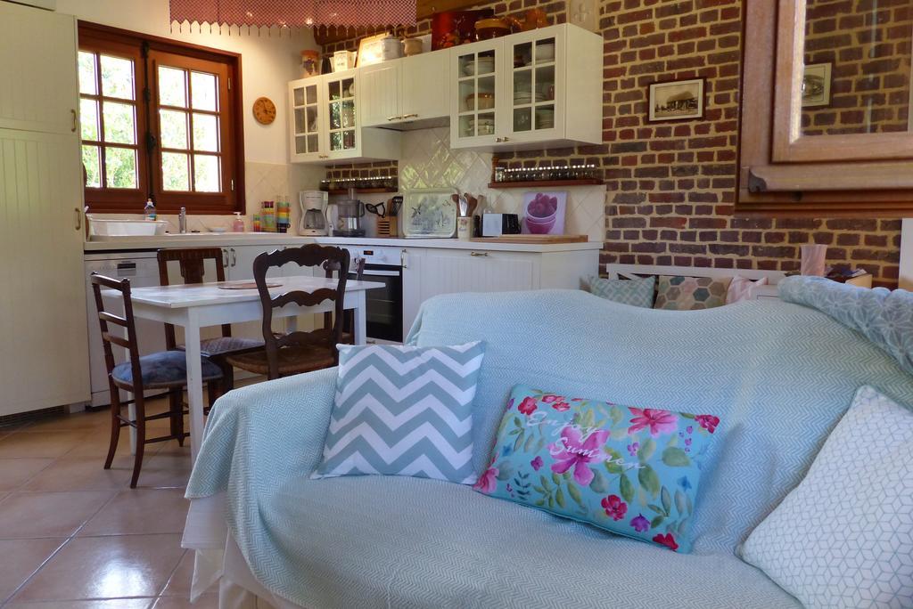 La Flore De Lys, Cottage Ideal Pour 2 Adultes Et 2 Enfants Saint-Jouin-Bruneval Room photo
