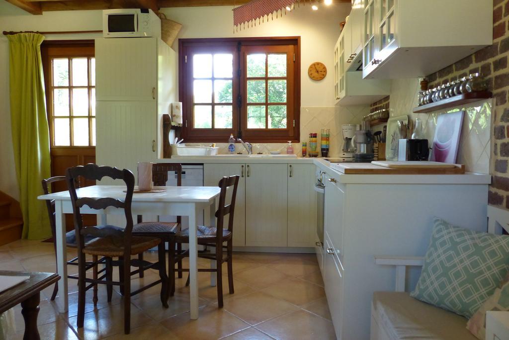 La Flore De Lys, Cottage Ideal Pour 2 Adultes Et 2 Enfants Saint-Jouin-Bruneval Exterior photo
