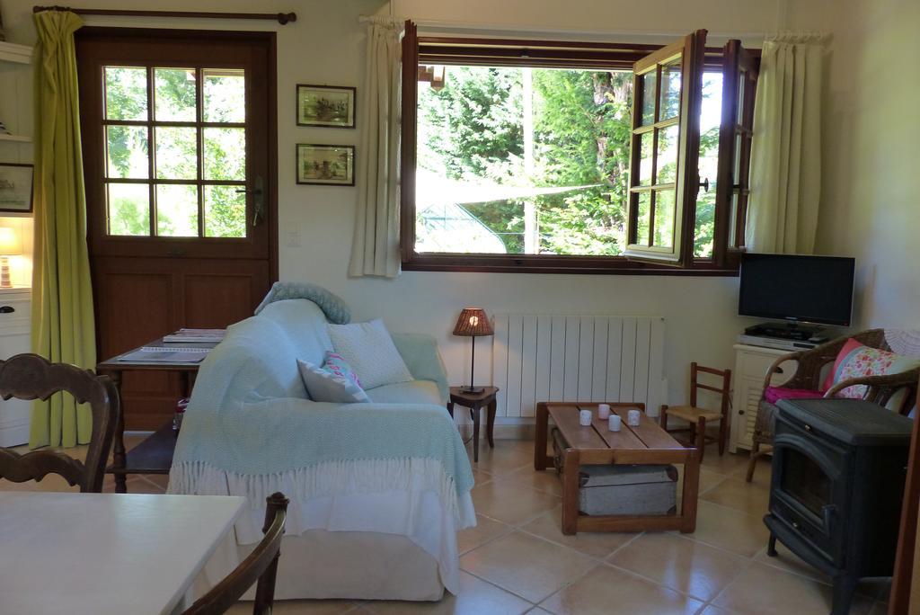 La Flore De Lys, Cottage Ideal Pour 2 Adultes Et 2 Enfants Saint-Jouin-Bruneval Exterior photo